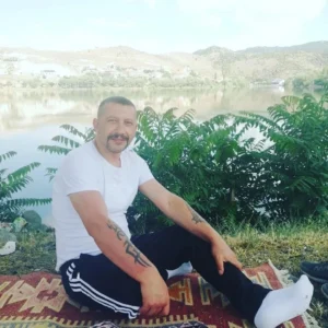 Borcunu ödemeden intihar ederek ölen arkadaşının mezarını yaktı 3 Borcunu ödemeden intihar ederek ölen arkadaşının mezarını yaktı