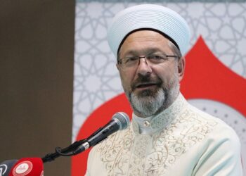 Diyanet’ten Ali Erbaş’ın Audi A8 aracı için ‘şehir dışı program’ savunması