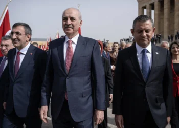 Devlet erkanı, Anıtkabir’i ziyaret etti
