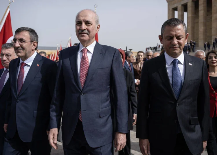 Devlet erkanı, Anıtkabir'i ziyaret etti 1 Devlet erkanı, Anıtkabir’i ziyaret etti