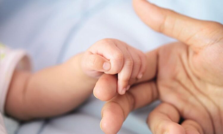 Ankara, İstanbul ve İzmir’de 3 yaşından küçük çocuğu olan çalışan annelere aylık 325 euro destek