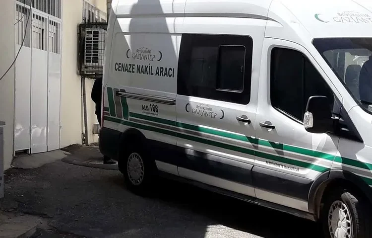 Gaziantep’te korkunç olay: 14 yaşındaki çocuk babasını uyurken öldürdü 1 Gaziantep’te korkunç olay: 14 yaşındaki çocuk babasını uyurken öldürdü