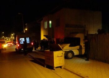 Babasını aşağı çağırıp intihar etti