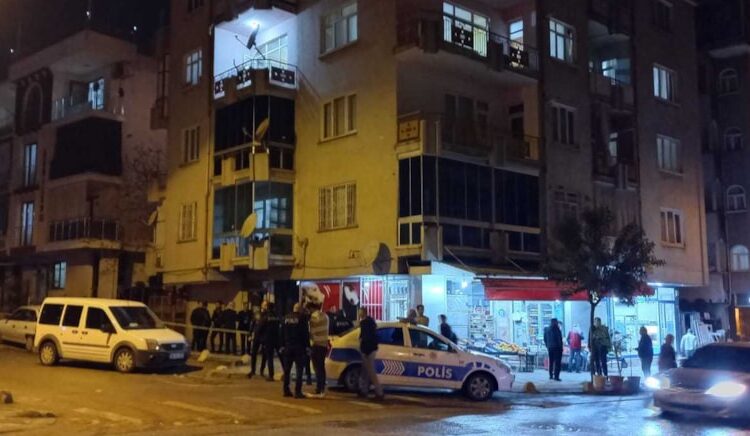 İftar sonrası tartıştığı babasını bıçaklayarak öldürdü 1 İftar sonrası tartıştığı babasını bıçaklayarak öldürdü