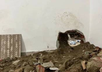 Bağcılar’da film gibi soygun girişimi: Duvarları dele dele döviz bürosuna ulaştılar, alarma takıldılar