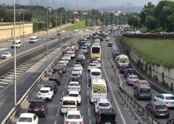 Bayramın son günü kamyon, çekici ve tanker cinsi araçlar için 24 saatlik trafik kısıtlaması