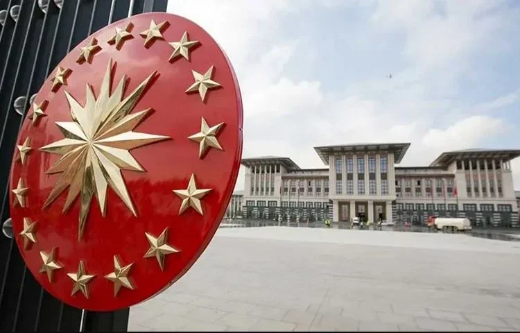 Saray’dan Hüseyin Çelik’e sert karşılık: Eski Türkiye’nin siyasi artığı 1 Saray’dan Hüseyin Çelik’e sert karşılık: Eski Türkiye’nin siyasi artığı