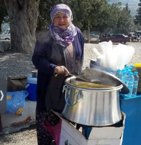 Hastanede refakatçi olarak yanında kaldığı annesini öldürdü 2 Hastanede refakatçi olarak yanında kaldığı annesini öldürdü
