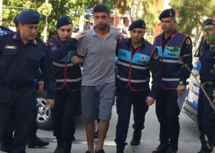 Üç kişilik aileyi öldürüp yakmıştı: Cezaevinde intihar etti 1 Üç kişilik aileyi öldürüp yakmıştı: Cezaevinde intihar etti