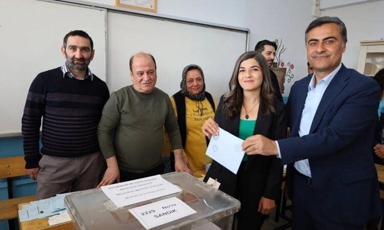 DEM’in tulum çıkardığı Van’da Bakanlık hamlesi: Seçilen adayın hakları alındı