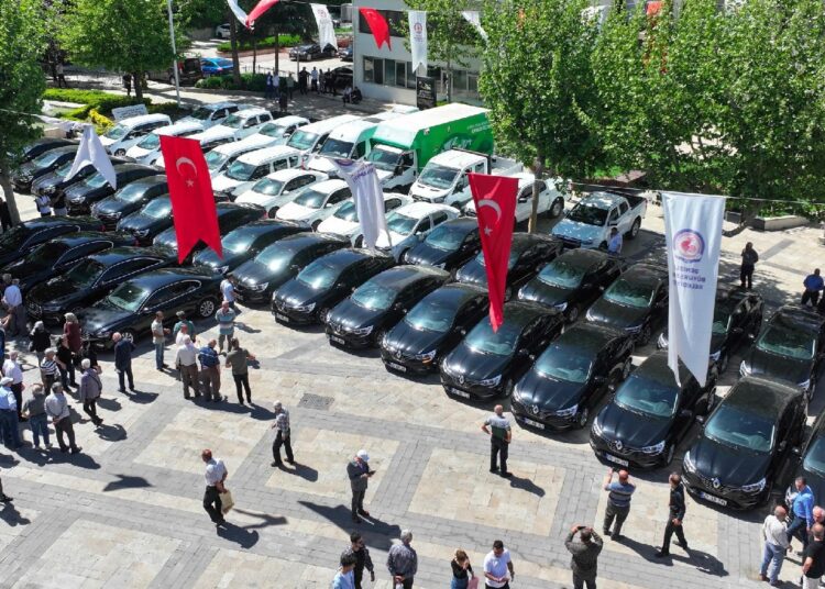 CHP'ye geçen Denizli Belediyesi, ihtiyaç fazlası araçları sergiledi 1 CHP’ye geçen Denizli Belediyesi, ihtiyaç fazlası araçları sergiledi