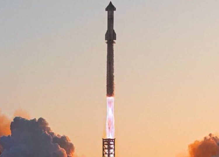 İsrail-İran saldırılarını yorumlayan Elon Musk, roketlerin nereye fırlatılması gerektiğini söyledi