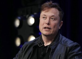 Elon Musk tarih verdi: Yapay zeka en zeki insandan daha akıllı olacak