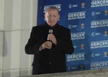 Geleneksel balkon konuşması teselli etti