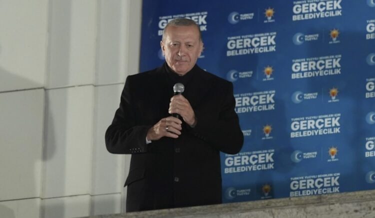 Geleneksel balkon konuşması teselli etti