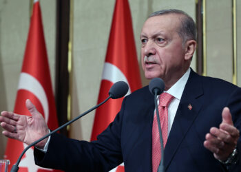 Eski metin yazarından Erdoğan’a: Eline kılıcı alıp ot biçer gibi insan kellesini biçmeli