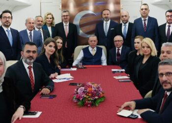 Erdoğan, uçakta gazetecilere konuştu