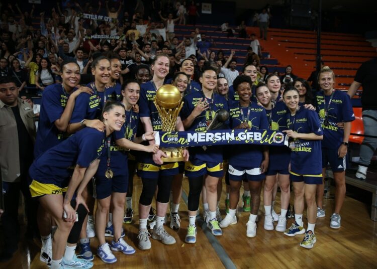 Fenerbahçe Kadın Basketbol Takımı namağlup şampiyon