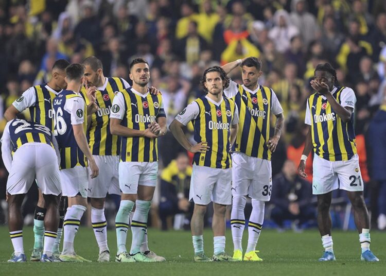 Fenerbahçe'de Beşiktaş derbisi öncesi 7 isim tehlikede 1 Fenerbahçe’de Beşiktaş derbisi öncesi 7 isim tehlikede