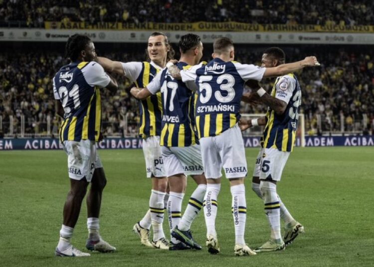 Beşiktaş engelini geçen Fenerbahçe şampiyonluk umudunu koruyor 1 Beşiktaş engelini geçen Fenerbahçe şampiyonluk umudunu koruyor