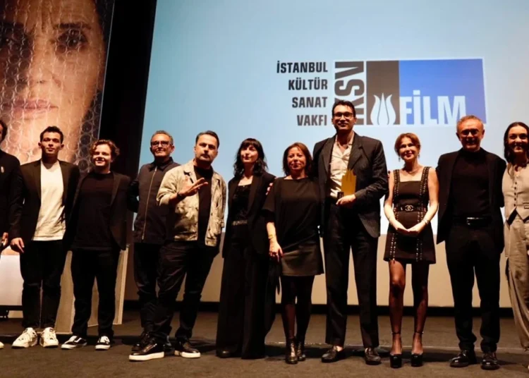 Altın Lale’yi 'Yurt' kazandı 1 Altın Lale’yi ‘Yurt’ kazandı