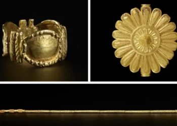 İngiltere, askerlerinin 150 yıl önce yağmaladığı Asante mücevherlerini Gana'ya iade etti 4 İngiltere, askerlerinin 150 yıl önce yağmaladığı Asante mücevherlerini Gana’ya iade etti