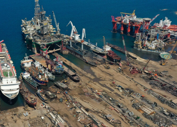 Greenpeace daha önce asbest uyarısı yapmıştı: İtalyan donanmasına ait gemiler İzmir’e demirledi