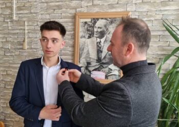 18 yaşında muhtar oldu