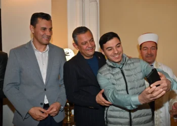 31 Mart seçimleri sonrası gözlüğü çıkardı