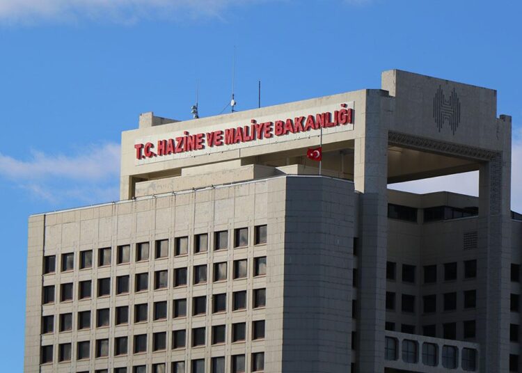 Hazine’de açık büyüdü! Kapatabilmek için 3 ayda 337 milyar borçlandı 1 Hazine’de açık büyüdü! Kapatabilmek için 3 ayda 337 milyar borçlandı