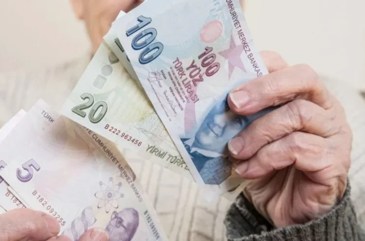 Emeklilerin bayram ikramiyesi bugün hesaplara yatmaya başladı