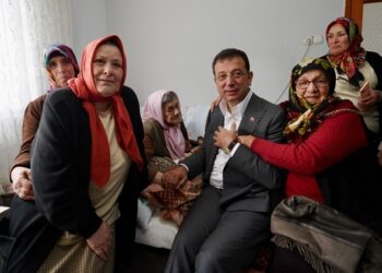 İmamoğlu memleketinde yurttaşlarla buluştu: ‘Hangi belediye başkanı kapımızı çalarsa…’