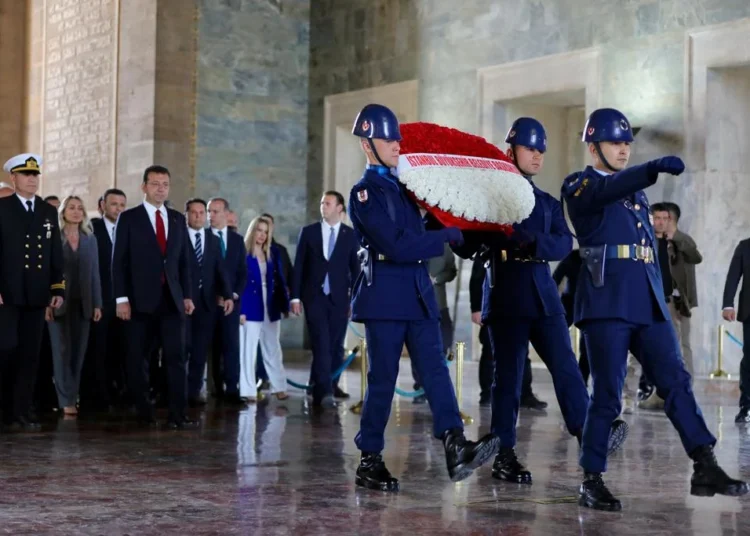İmamoğlu'nun Aslanlı Yol'da konuşma yapması engellendi 1 İmamoğlu’nun Aslanlı Yol’da konuşma yapması engellendi