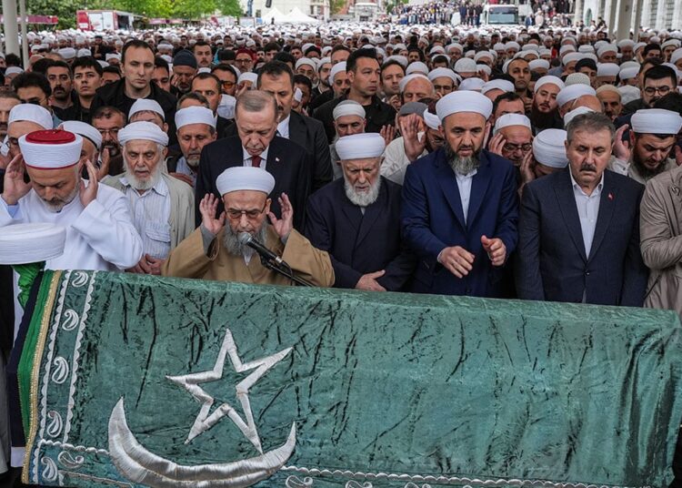 İsmailağa Cemaati’nde vefat eden Hasan Efendi’nin yerine Fikri Doğan geldi