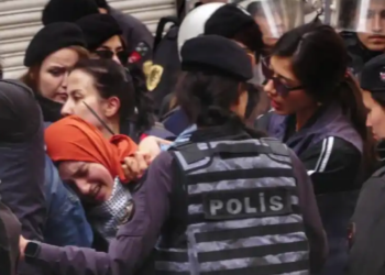 Tel Aviv’deki İsrail protestolarını yakından takip eden Anadolu Ajansı, Taksim'deki polis şiddetini görmedi 5 Tel Aviv’deki İsrail protestolarını yakından takip eden Anadolu Ajansı, Taksim’deki polis şiddetini görmedi