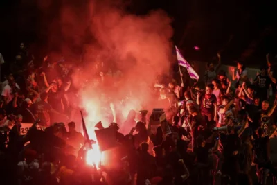 On binlerce İsrailli, Netanyahu'yu protesto etti, istifasını istedi 3 On binlerce İsrailli, Netanyahu'yu protesto etti, istifasını istedi