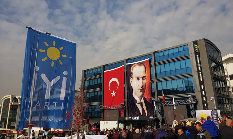İYİ Parti’de olağanüstü kongrede rakip hazırlığı mı var? 1 İYİ Parti’de olağanüstü kongrede rakip hazırlığı mı var?