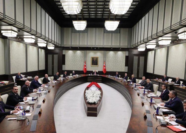 Alp Yalman’ın yorum haberi l Erdoğan bakanlara mayısta neşter vuracak