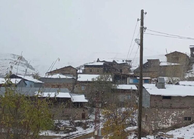 Bir köy toplu olarak sandığı boykot etti 