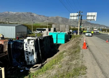Malatya’da yolcu otobüsü devrildi: 15 yaralı