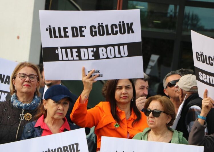 Bolu Belediye Başkanı Tanju Özcan' bu kez eşi protesto etti 1 Bolu Belediye Başkanı Tanju Özcan’ bu kez eşi protesto etti