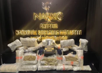Operasyonlarda 856 kilo uyuşturucu ve 795 bin hap ele geçti 6 Operasyonlarda 856 kilo uyuşturucu ve 795 bin hap ele geçti