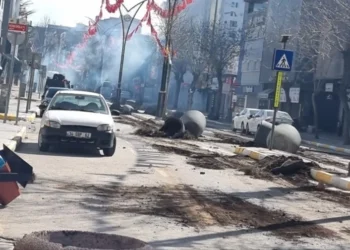 Olayları bastırmak için sıkıyönetim! Van ve Bitlis’e 15 gün giriş-çıkış yasak