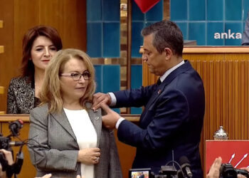İYİ Parti’den istifa eden Ayşe Sibel Yanıkömeroğlu CHP’ye katıldı