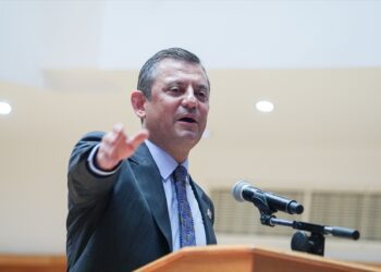Özgür Özel’den saç boyatma açıklaması