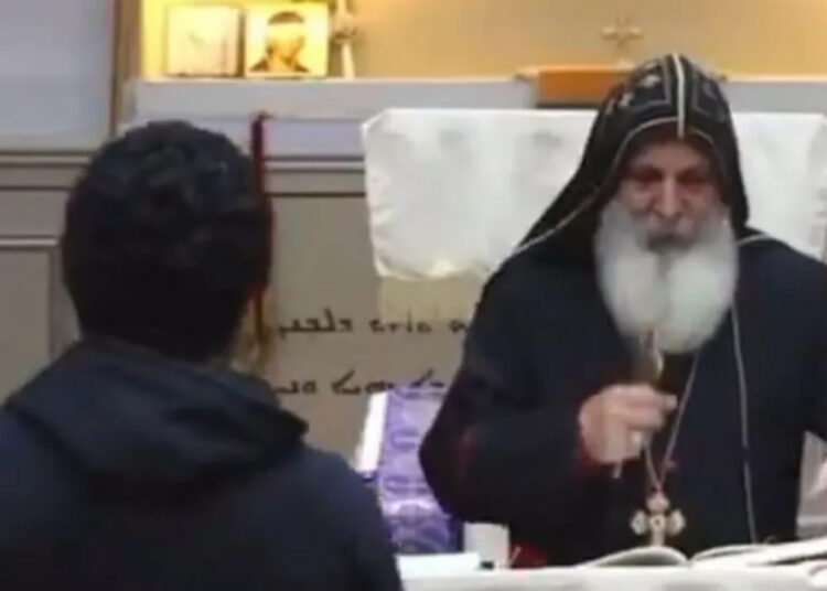 Avustralya'da kiliseye canlı yayında saldırı: Papaz bıçaklandı 1 Avustralya’da kiliseye canlı yayında saldırı: Papaz bıçaklandı