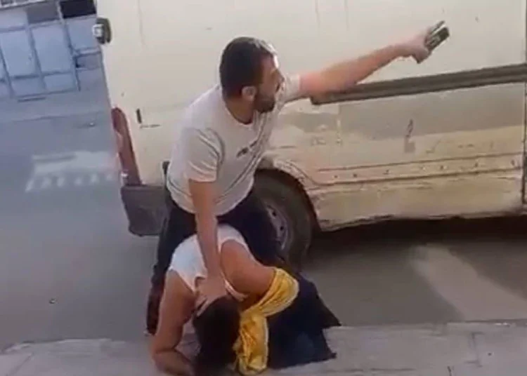 ‘Dur’ ihtarını duymayan yurttaşlara biber gazı sıkan polise soruşturma