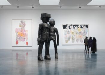 Sanat galerisine kendi tablosunu asan çalışan işten atıldı