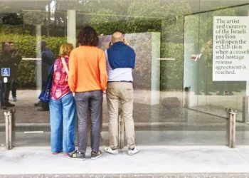 İsrailli sanatçı ‘Soykırım Pavyonu’nun kapısına ‘Gazze’ kilidi vurdu