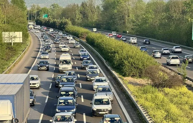 İstanbul için trafik acil durum tedbirleri başladı: Kente girişleri yasaklandı 1 İstanbul için trafik acil durum tedbirleri başladı: Kente girişleri yasaklandı